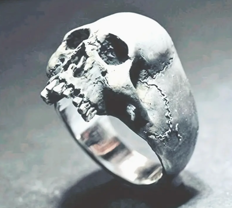 Skull ring