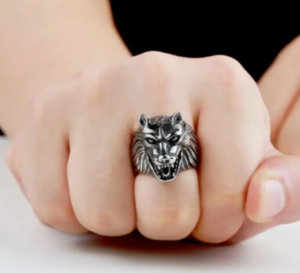 Wolf ring