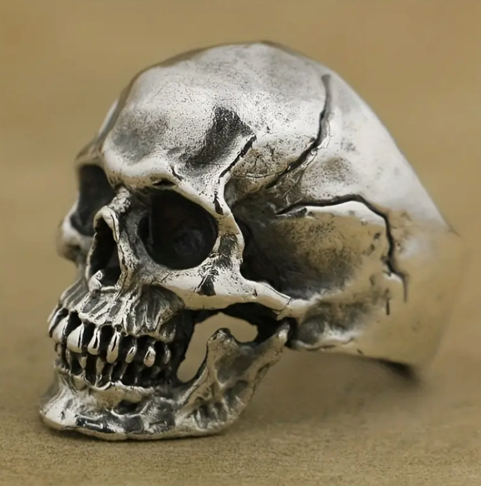 Large Skull ring